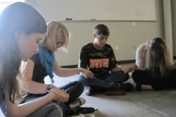 Students connect through prayer group
