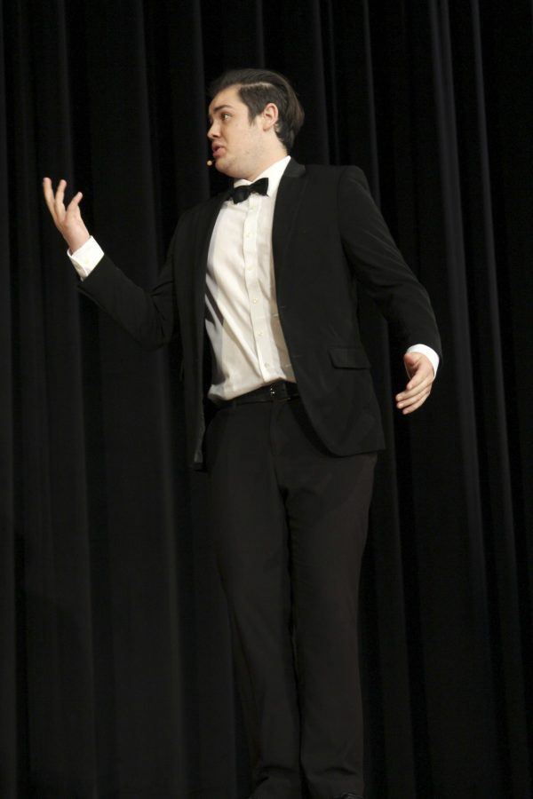 The two hosts sing a duet in which Seyl exclaims that he "can't do it!"