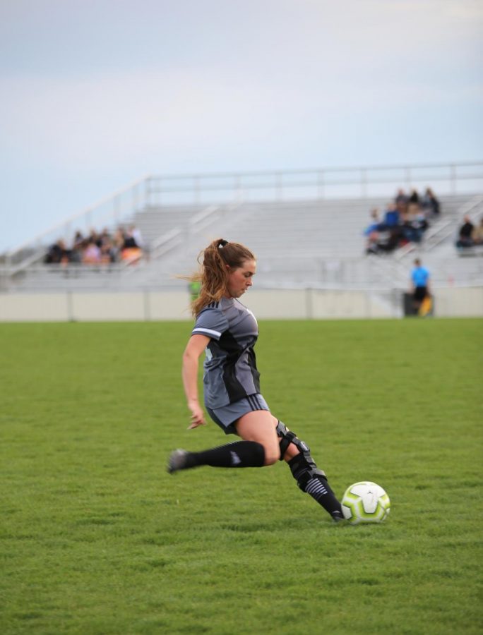 VarsityGirlsSoccer_04132021_Lee_0007