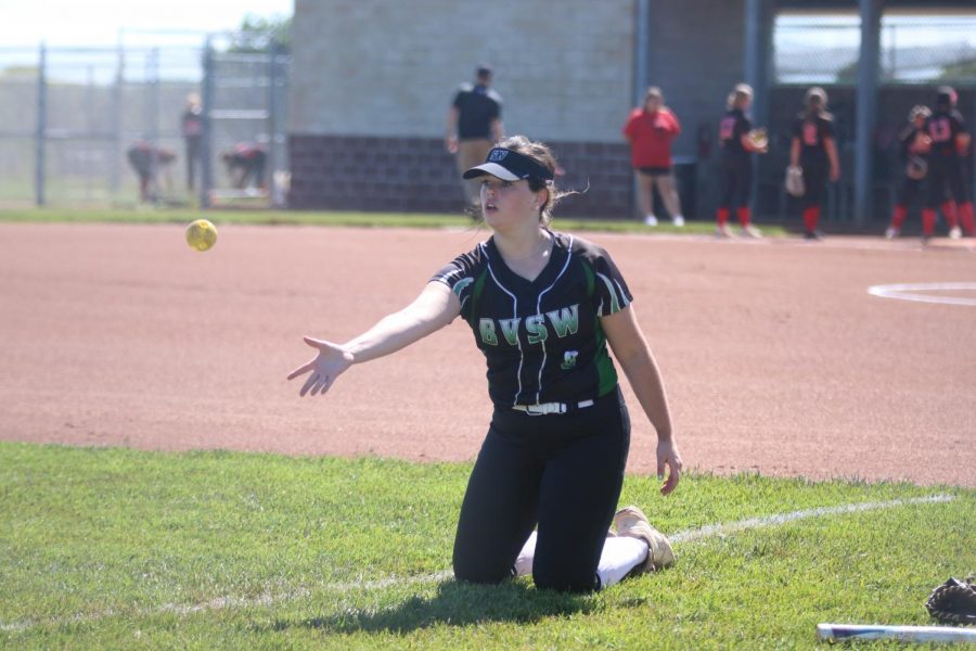 Ball in the air, freshman Sidney Paul tosses ball towards teammate.