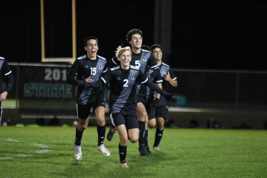 GALLERY: Boys soccer wins EKL title on Senior Night, Oct. 21