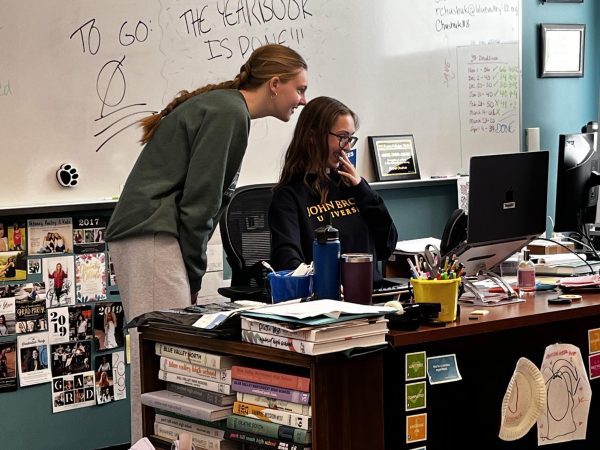 Editors discuss submitting the yearbook