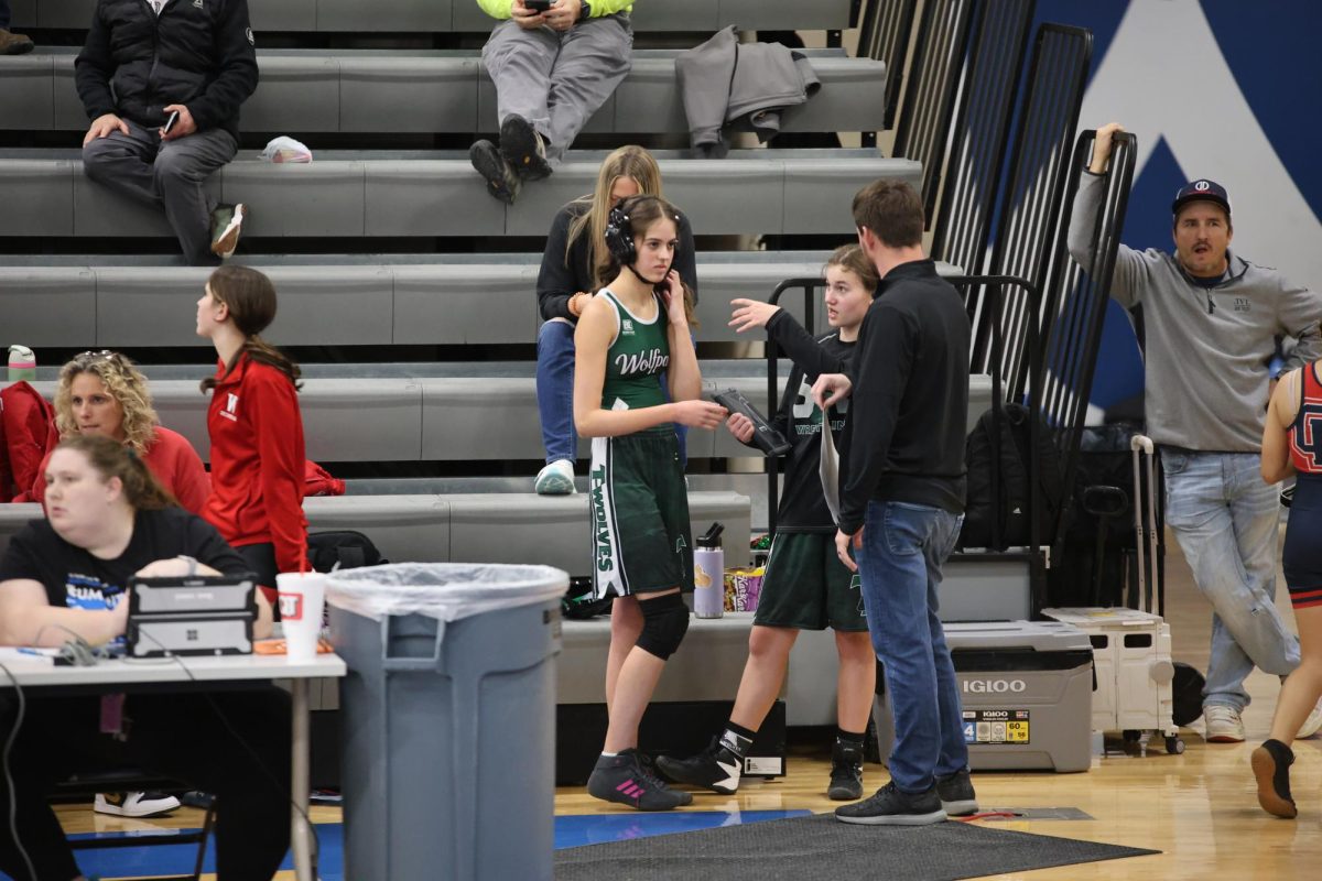 JVGirlsWrestlingatOlatheWest_12182025_Berg_0222