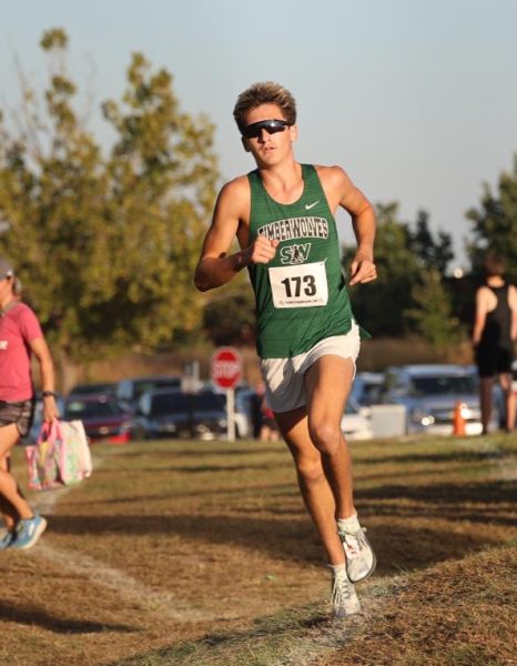 Senior completes high school running career with new title